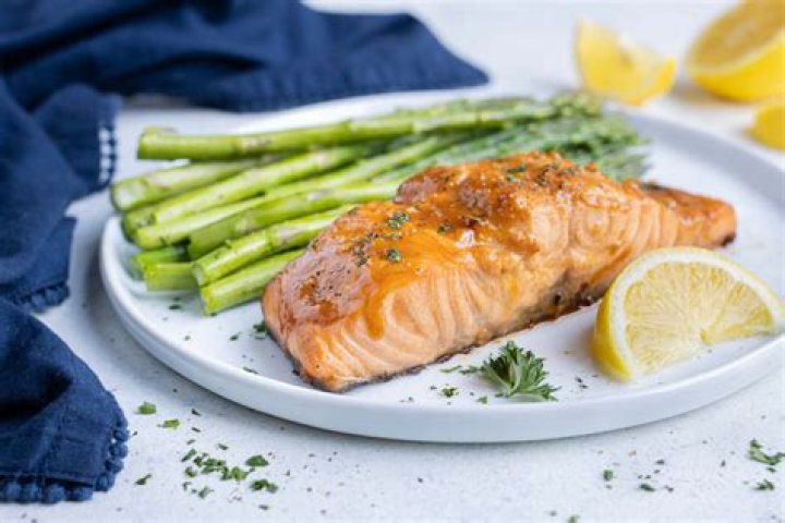 How to Reheat Salmon: Easy Method That Guarantees Juicy Fillets