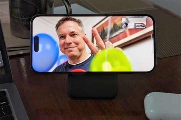 How to use iOS 17 FaceTime gestures (and what they look like)