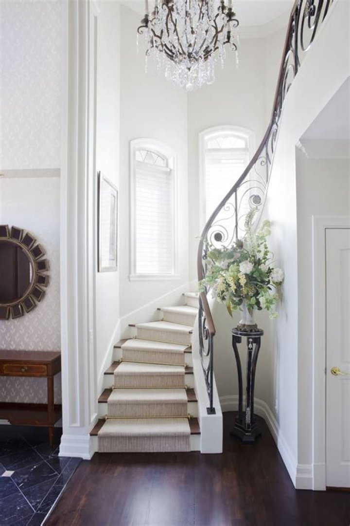 I'm a DIY whizz and instantly upgraded my boring staircase with a bargain buy - it's renter friendly & looks so posh too