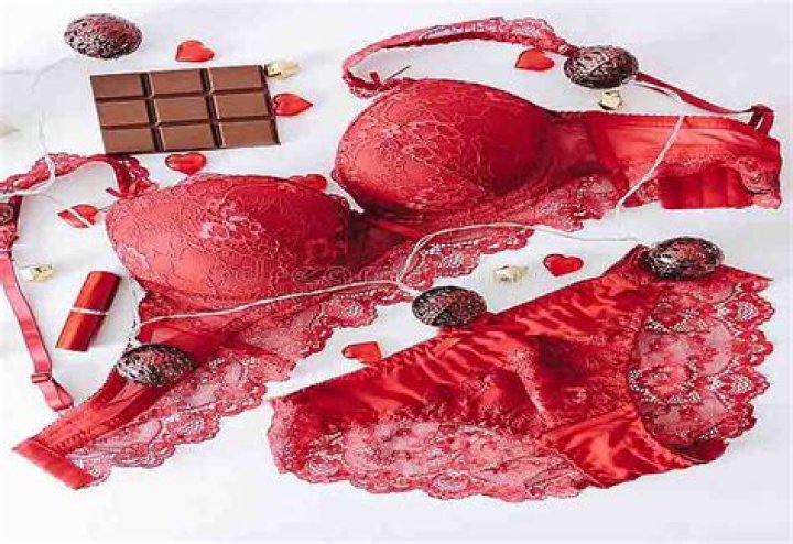 I'm curvy with big boobs & tested Primark's Valentine's Day underwear selection