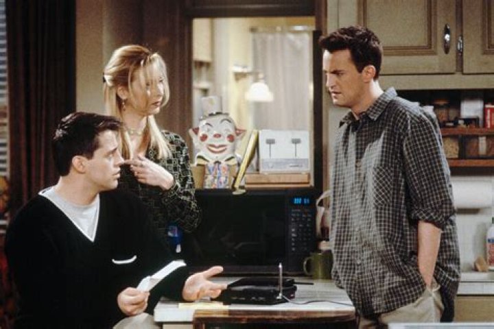 I Re-Enacted Joey & Chandler's Tour Of London In 'Friends' IRL, And Here's What Happened