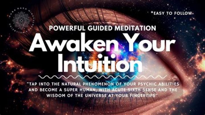 I Took A Course On Becoming A Psychic Medium & Here's What I Learned About My Intuition