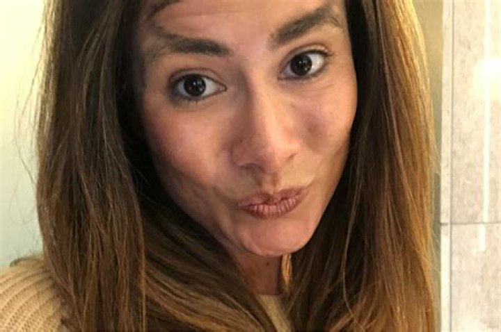 I Tried Halo Brows In Real Life And I Couldn’t Bring Myself To Leave The Bathroom