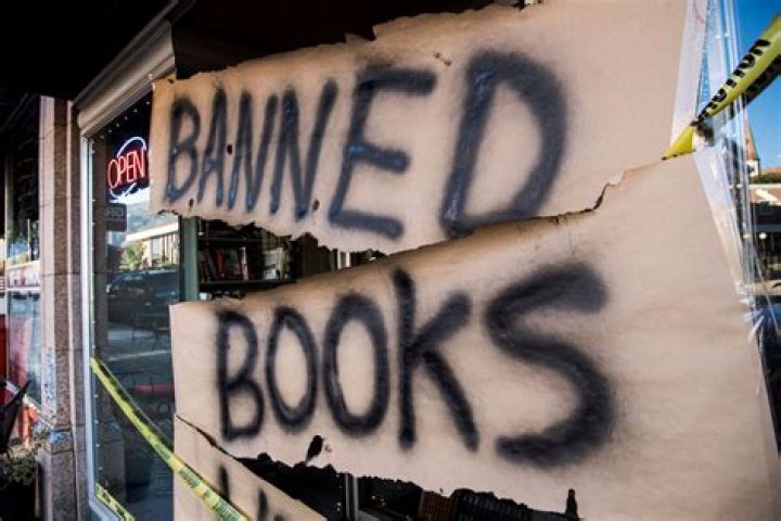 Illinois leaders send warnings about book bans