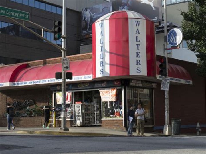 In the Midst of An Evolving Community, Walter’s Still Stands As Piece of Atlanta History