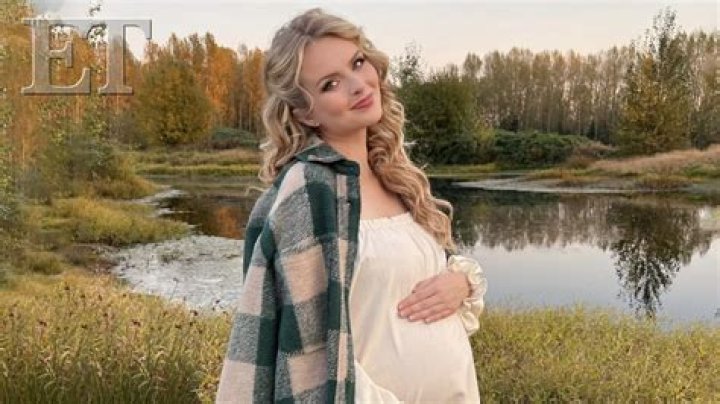 Is Andrea Brooks Pregnant? When Calls the Heart Actress’ Personal Life