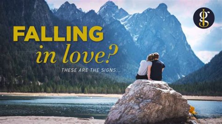 Is Falling In Love A Choice? We Asked Relationship Experts & Here's What They Said