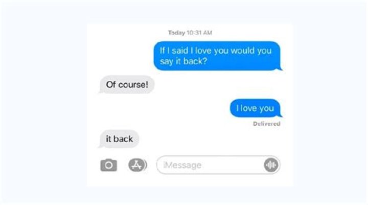 Is It OK To Break Up With Someone Over Text? Why It's So Common, According To Relationship Experts