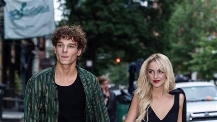 Is Mason Cox Dating? Who is His Girlfriend?