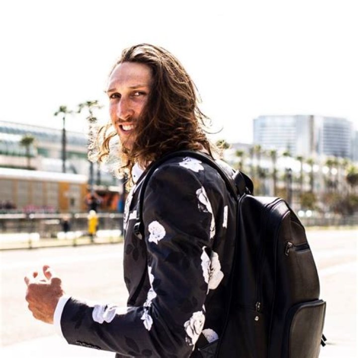 Is Matt Strahm Hair Real? Long Hairstyle – How Did He Grow His Hair