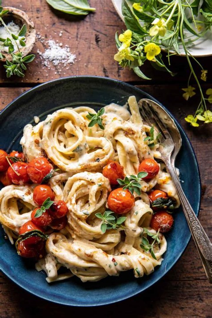 Is oregano good on pasta?