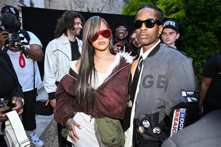 Is Rihanna from Nigeria? Dispelling Rumors and Exploring the Global Superstar’s Roots, Rise to Fame, and International Impact!!