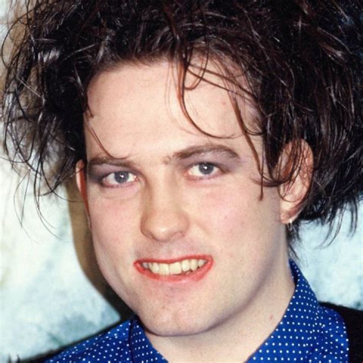 Is Robert Smith Gay? What Is the Sexuality of “The Cure” Band Fame?