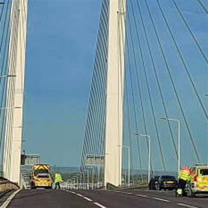 Is the Dartford Crossing closed and why is it so windy?