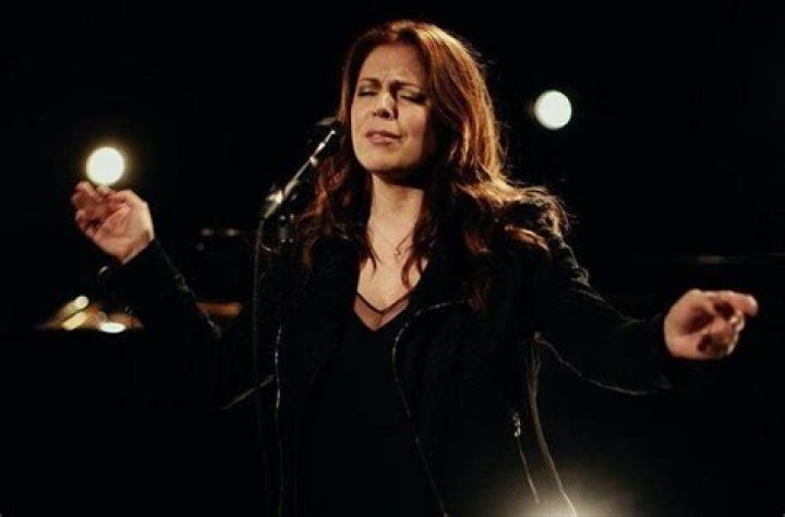 Isabelle Boulay Enceinte de Dupont-Moretti: Le Couple Parle de Leur Nouvelle Vie!