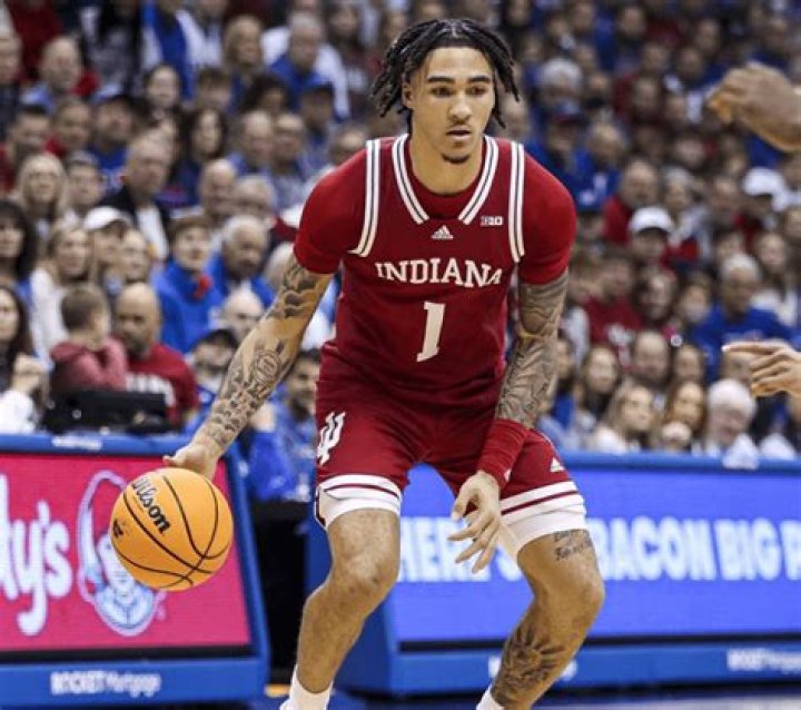 Jalen Hood-Schifino: Parents Glenn And Adrianne Hood-Schifino, Siblings, Family, Career, Net Worth (2023) And More