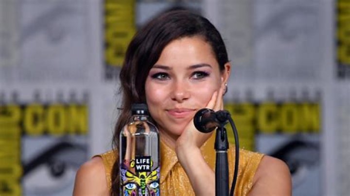 Jessica Parker Kennedy Talks Possible Return to The Flash