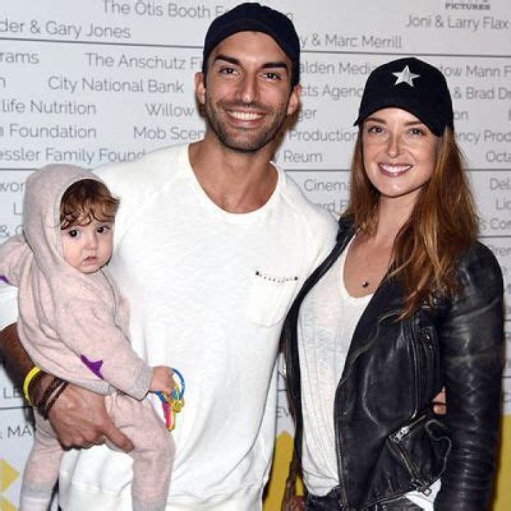 Justin Baldoni- Wiki, Biography, Age, Height, Net Worth, Wife