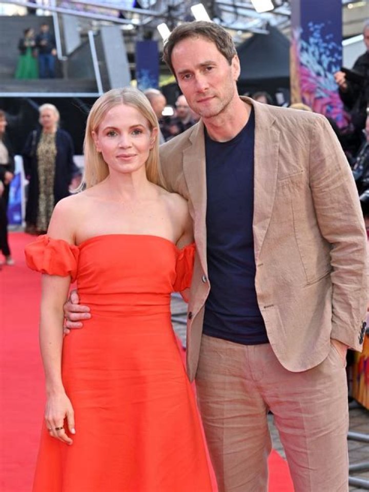 Kate Phillips Couple: A Deep Dive Into Her Relationship And Personal Life