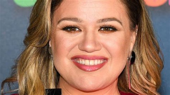 Kelly Clarkson accused of using Ozempic to shed weight after debuting trimmer physique