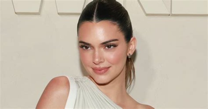 Kendall Jenner Freed The Nipple For Girls’ Night With Hailey Bieber