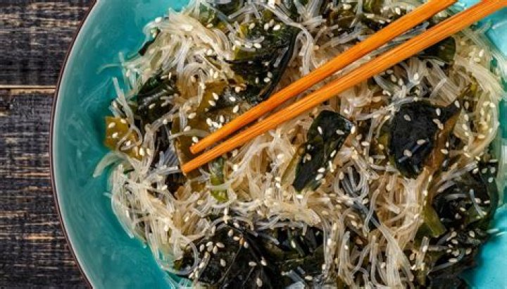 Keto-Friendly Kelp Noodles Are Low-Carb, Low-Cal, And Gluten-Free