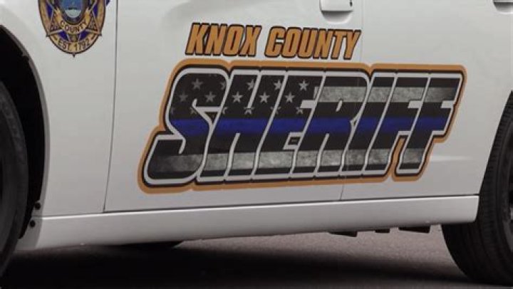 Knox County deputy injured in crash