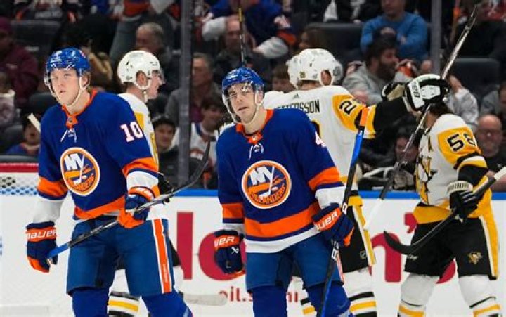 Kris Letang becomes 1st NHL defenseman with 5 points in a period, Penguins bury Islanders 7-0