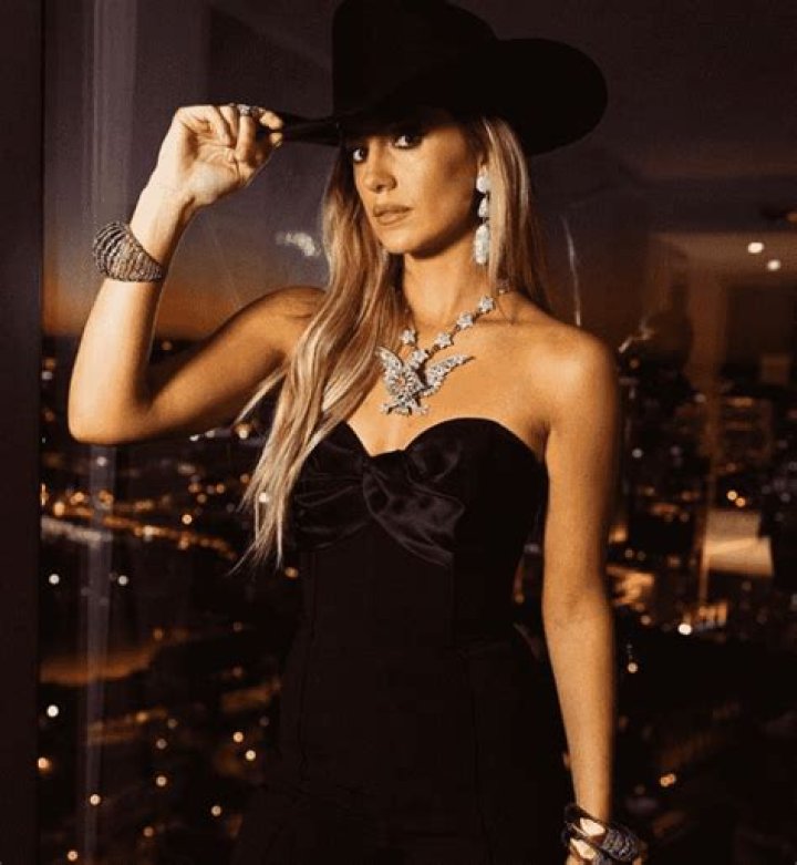 Lainey Wilson’s Before Weight Loss Pic Breaks the Internet
