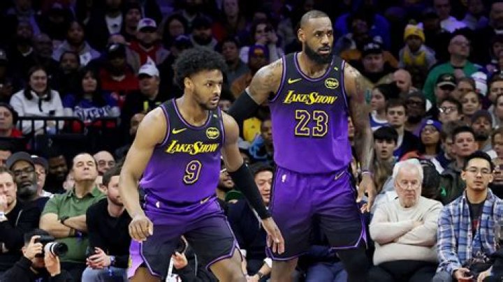 LeBron James Distances Himself Completely From Los Angeles Lakers' Head-Coaching Search