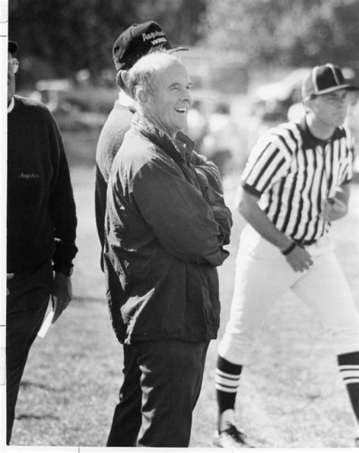 Legendary Augustana, Geneseo football coach Bob Reade passes away