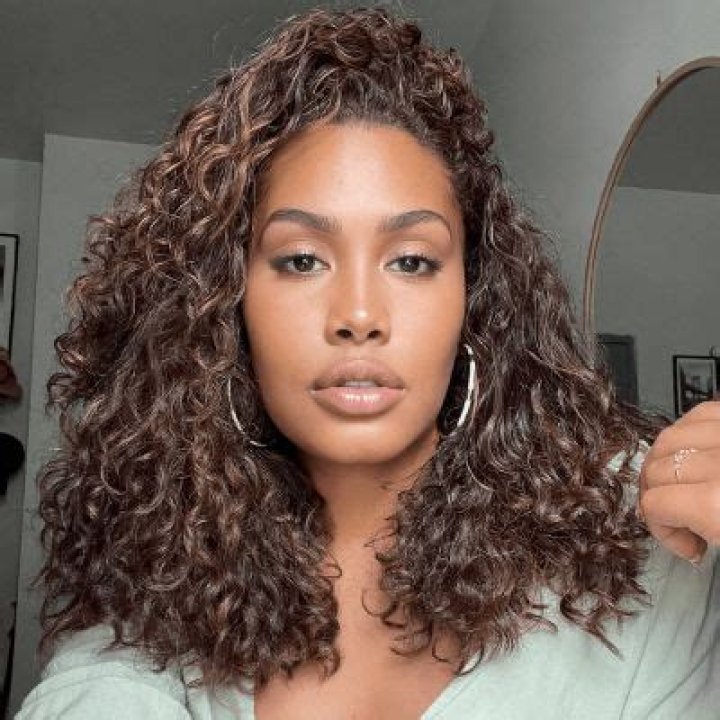 Leyna Bloom- Wiki, Age, Height, Net Worth, Boyfriend, Ethnicity