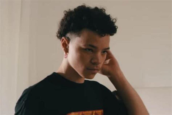 Lil Mosey Shows off His Flashy Lifestyle in 