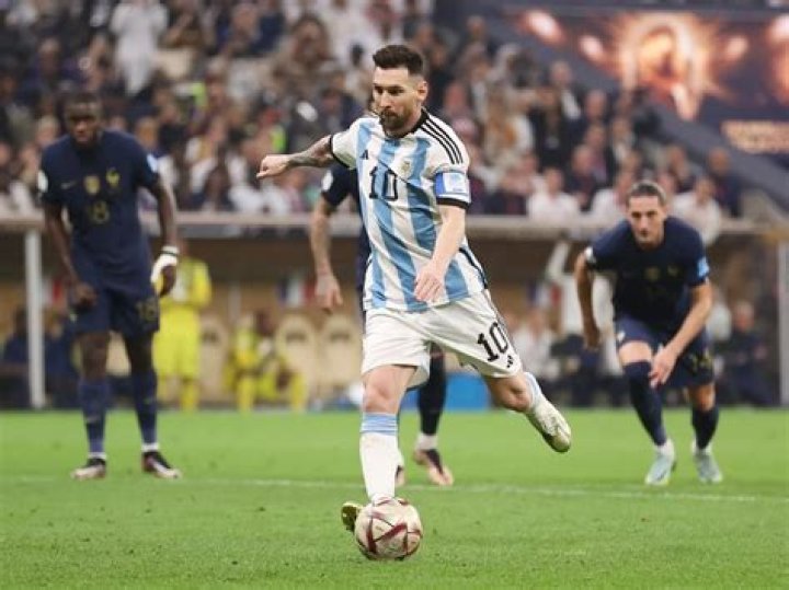 “Lionel Messi is one of the best in the world,” says Federico Valverde