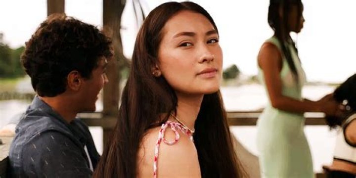 Lola Tung (actress) linked to Leila Tong in “The Summer I Turned Pretty” Cast: Parents & Family