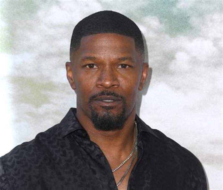 ‘Lost a Lot of Weight and Looks Very Pale’: Jamie Foxx Looks Noticeably Different as He Explains Medical Scare In New Video, Fans Are Still Concerned 