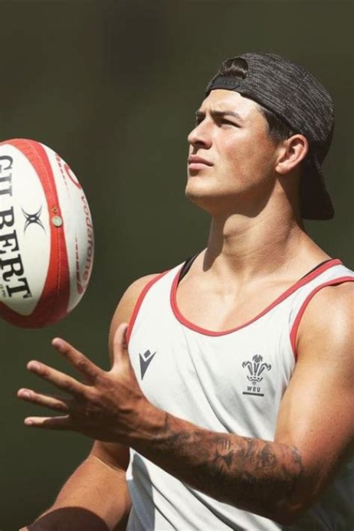 Louis Rees-Zammit Girlfriend: Who Is He Dating?