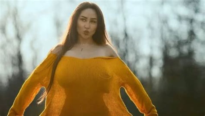 Louisa Khovanski Biography: Age, Career, Net Worth
