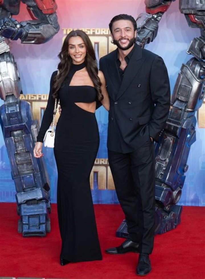 Love Island star Kady McDermott celebrates 21st birthday with boyfriend Scott Thomas and co-stars