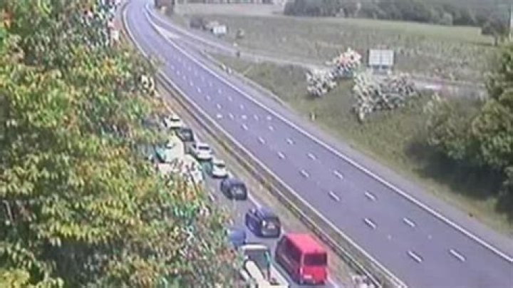M61 incident today - Woman dies after falling from bridge over motorway