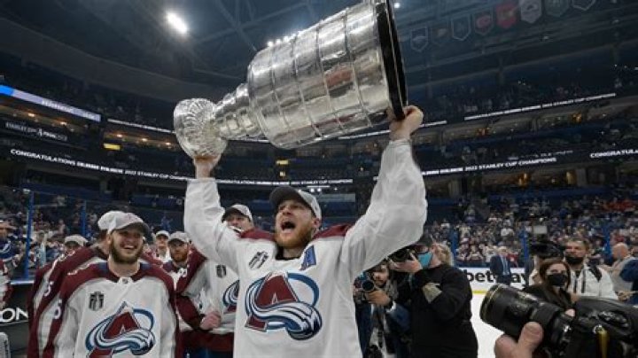 MacKinnon shines in clinching win, helps Avs win Stanley Cup