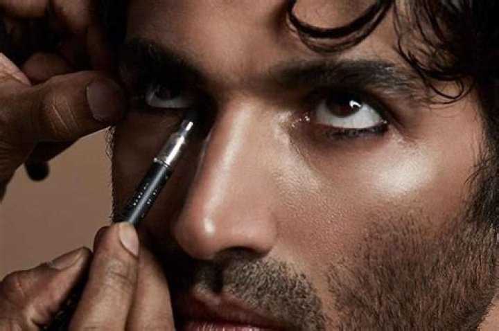 Make-Up For Men: How To Apply It And Look Your Very Best