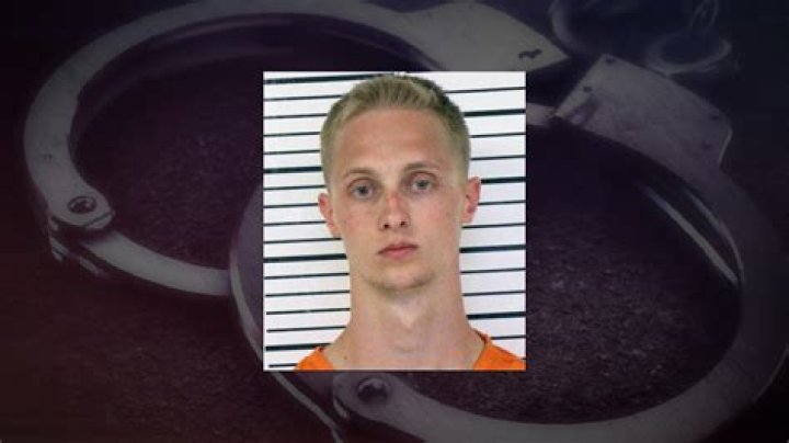 Man who ran over girlfriend in Bettendorf sentenced