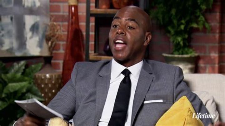 Married at First Sight Red Wine Recap: One ‘I think I love you,’ one Pastor Dwight, and one heck of a host