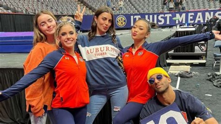 Matt James and Rachael Kirkconnell surprise Olympian Suni Lee at her gymnastics meet