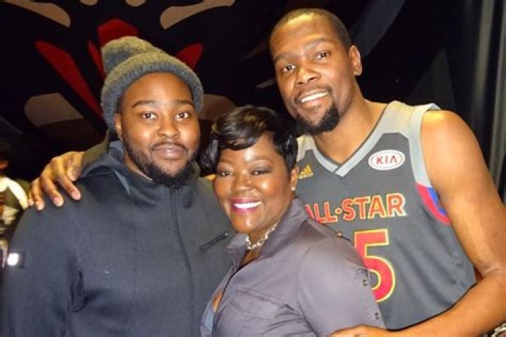 Meet Kevin Durant Sister Brianna Pratt- Age Gap And Family