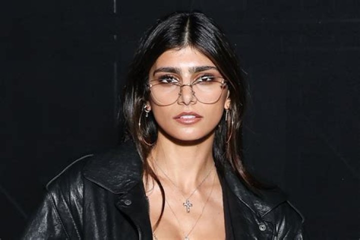 Mia Khalifa Friends Name: Unveiling The Social Circle Of A Controversial Star