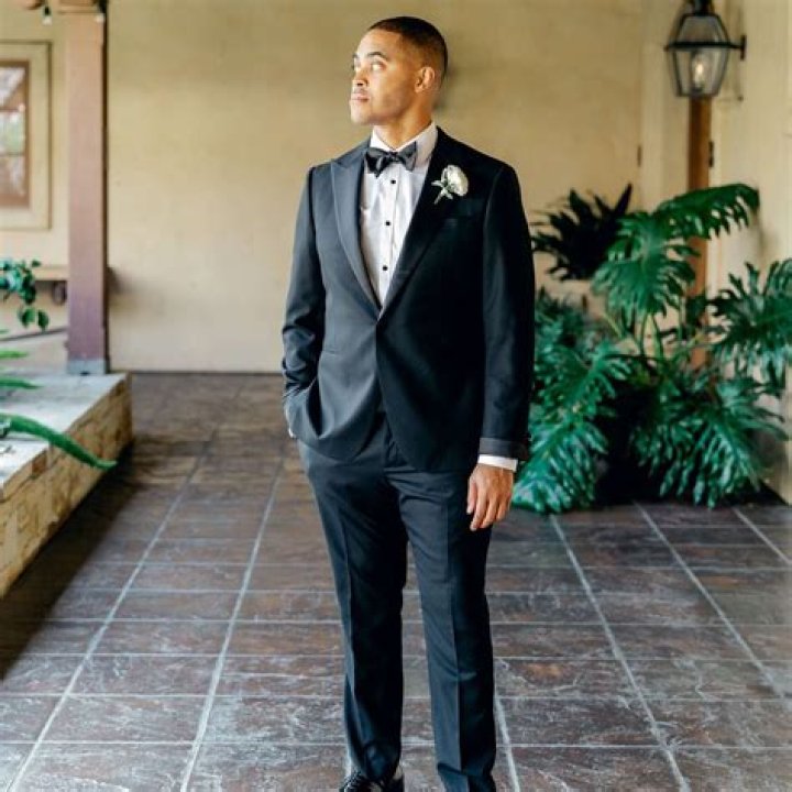 Missy Elliot Surprises Fan with Her Dream Wedding Dress, Black-Owned Menswear Company Pitches In for Groom’s Tux