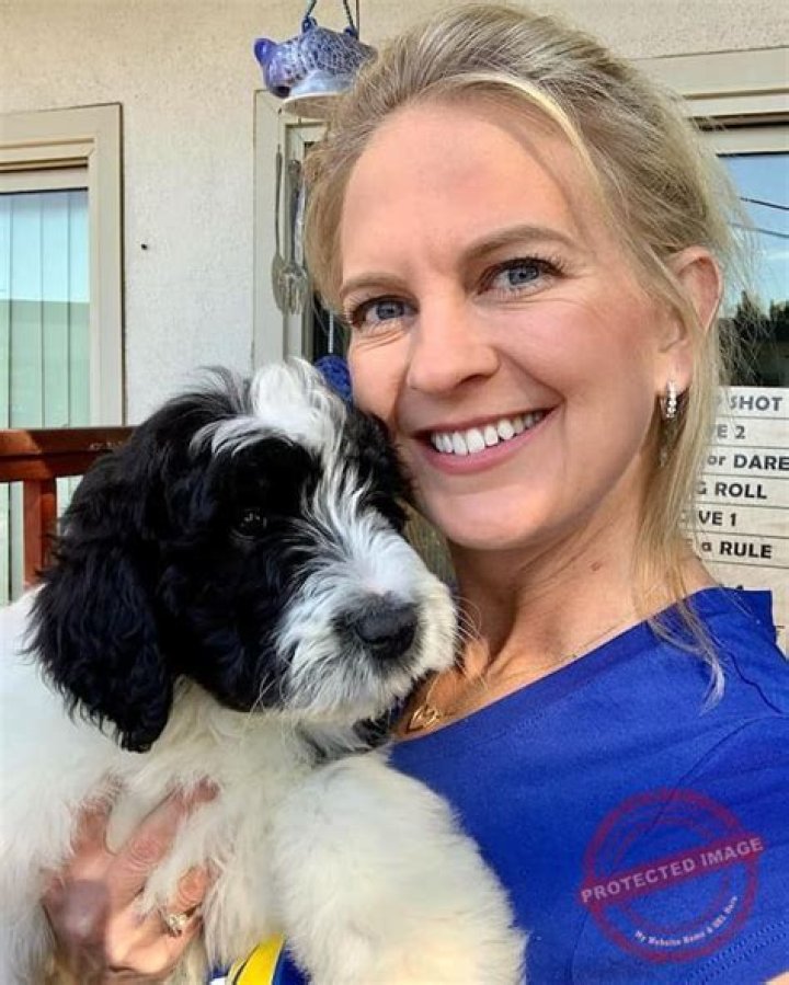 
Moo Snuckel Bio, Age, Wife, Kids, Face, Married, Salary & Net Worth
