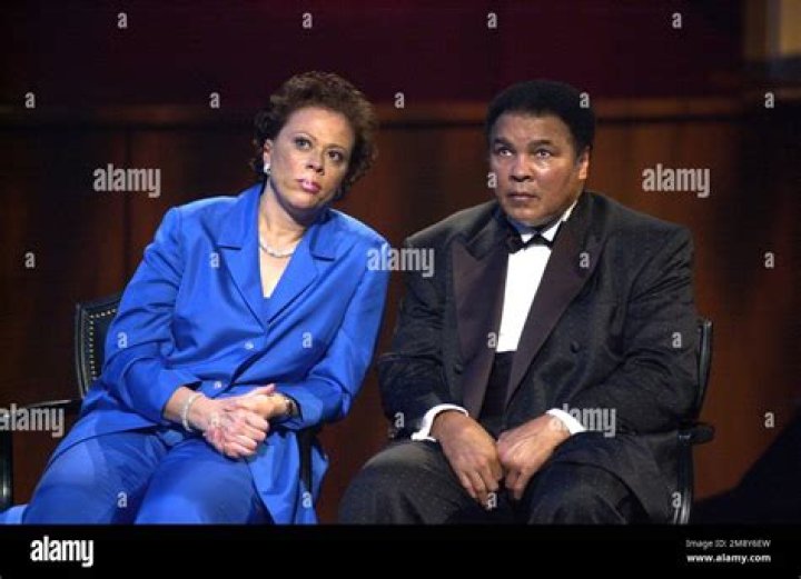 Muhammad Ali’s widow branded ‘evil’ by ex-wife number two a day after champ’s funeral – The Sun